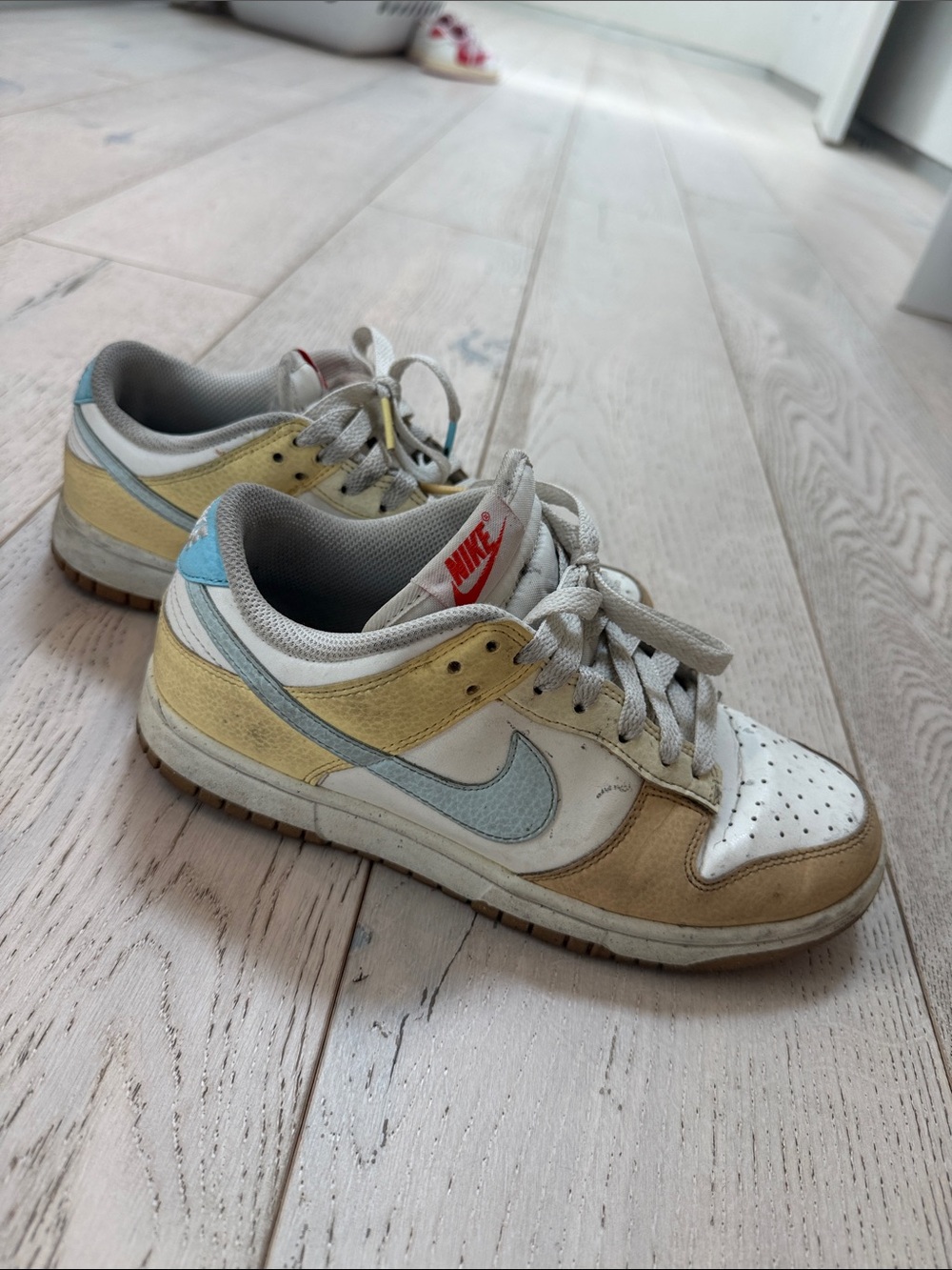 Nike Kids Low-Top Sneakers in White, Yellow & Light Blue